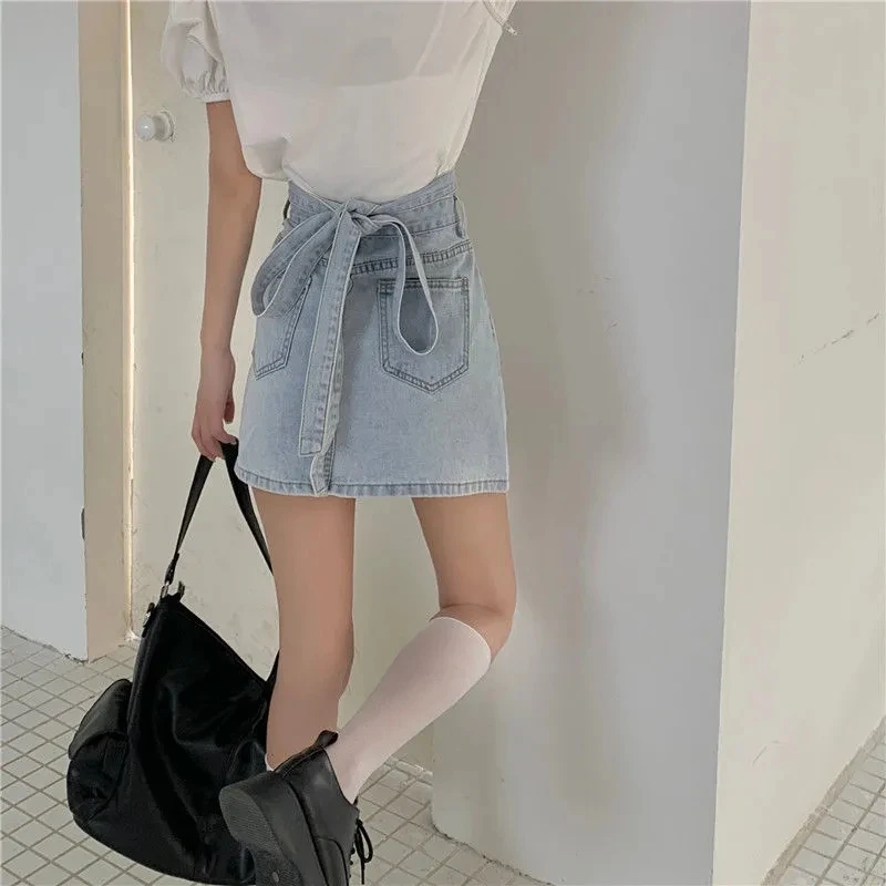 Милая привлекательная облегающая мини-юбка трапециевидной формы с бантом для