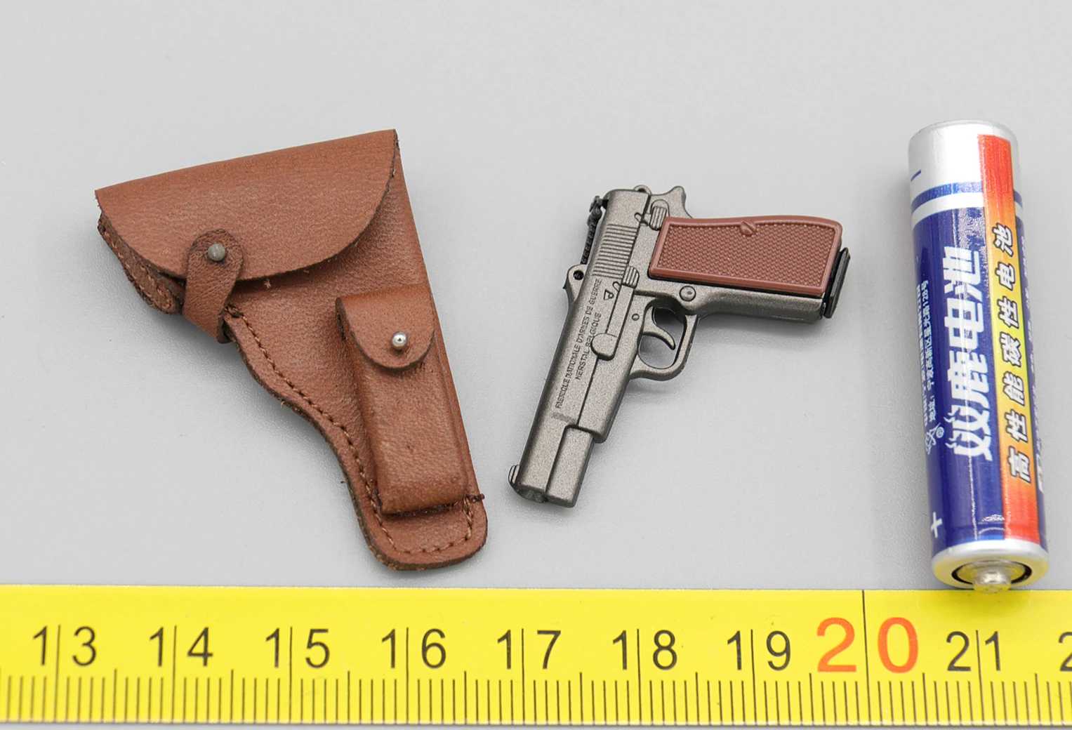 

CHN-025 1/6 Soldier Pistol and holster Model For 12'' Action Figure