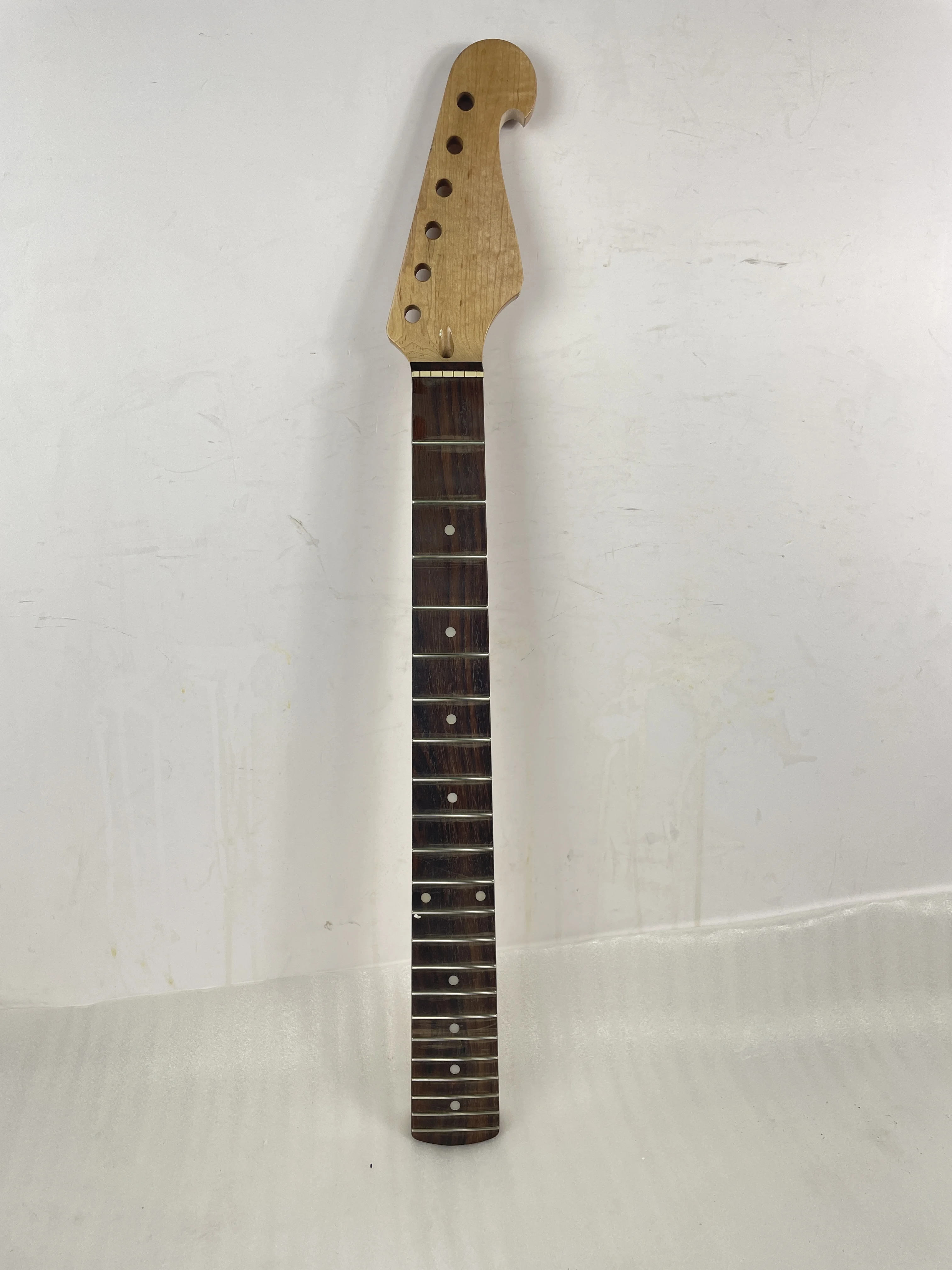 

Solid maple ST electric guitar neck. 22 grade finger board neck accessories. Replace guitar accessories
