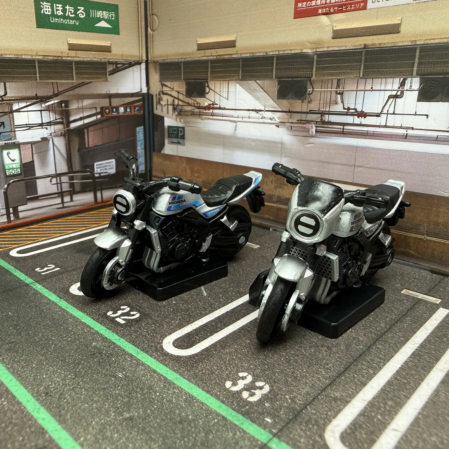 Фото Коллекционная модель мотоцикла Tomy Diecast из сплава, Honda CB1000F, ретро, масштабная, для взрослых коллекционеров, украшение для рабочего стола №2