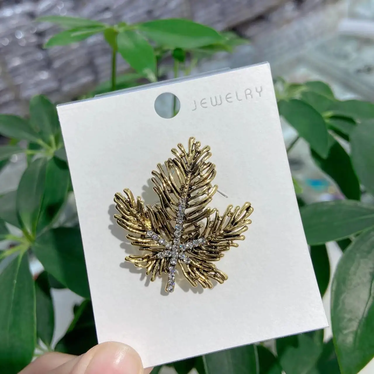 

Dmari Women Brooch Vintage Golden And Silver Leaves Badge Korean Fashion Style Lapel Pins Luxury Jewelry 2022