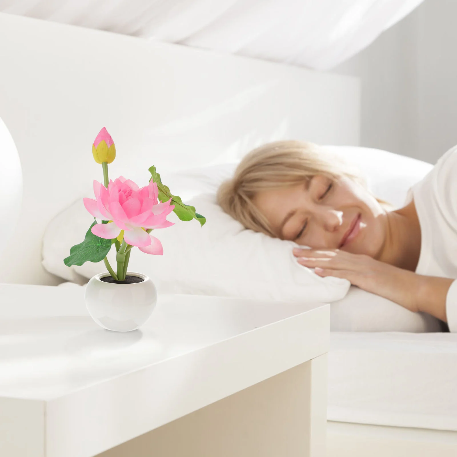 

Desk Light 3-head Lotus Shape Decorative Lamp For Home Office Dormitory