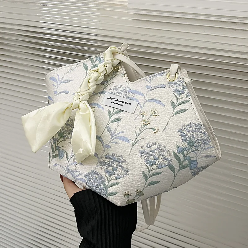 

2023 New Embroidered Printed Women's Handbag White Bow Shoulder Bag Fashion Waterproof Outdoor Leisure Travel Makeup Handbag