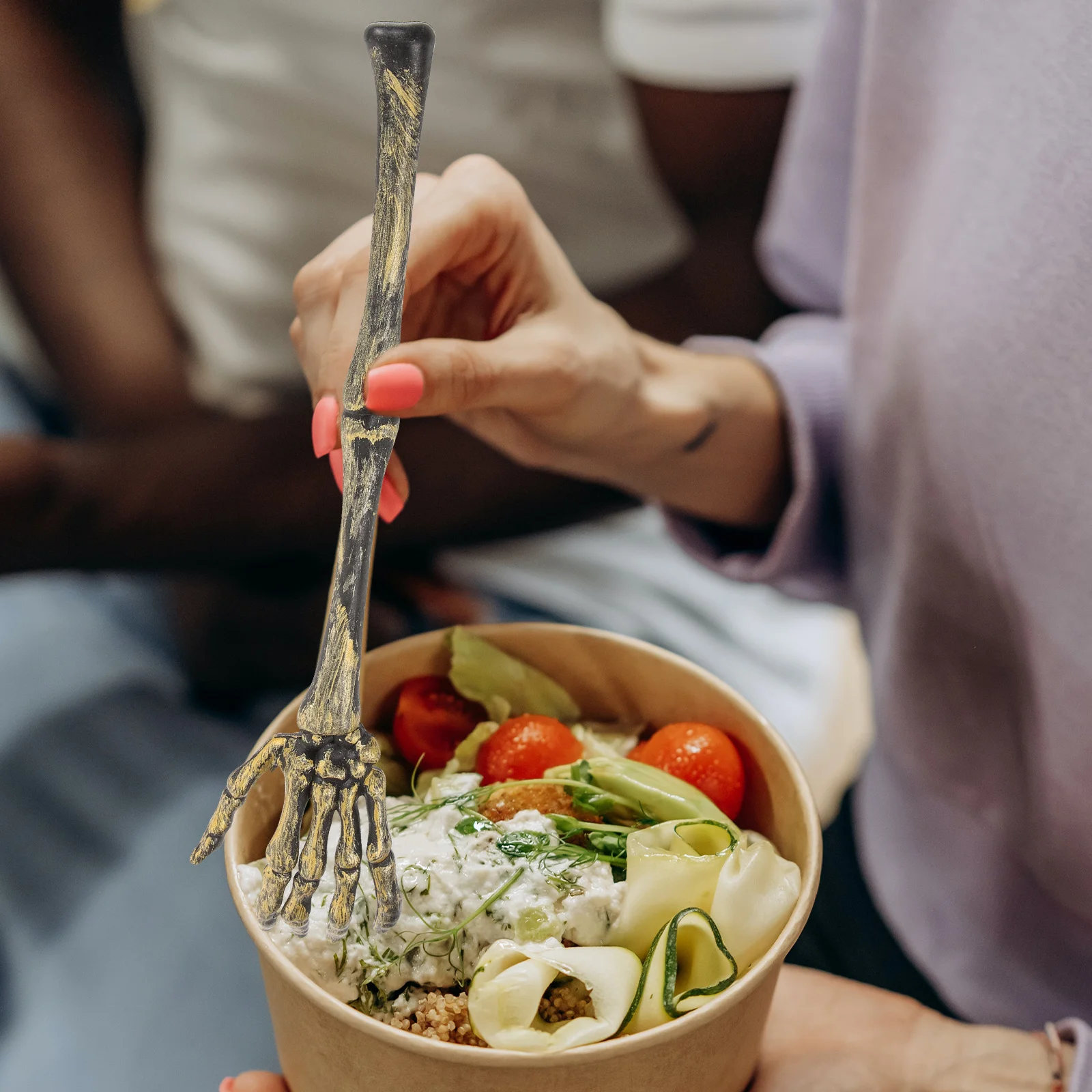 

1 Pair of Arm Salad Tong Creative Halloween Simulation Arm Party Props