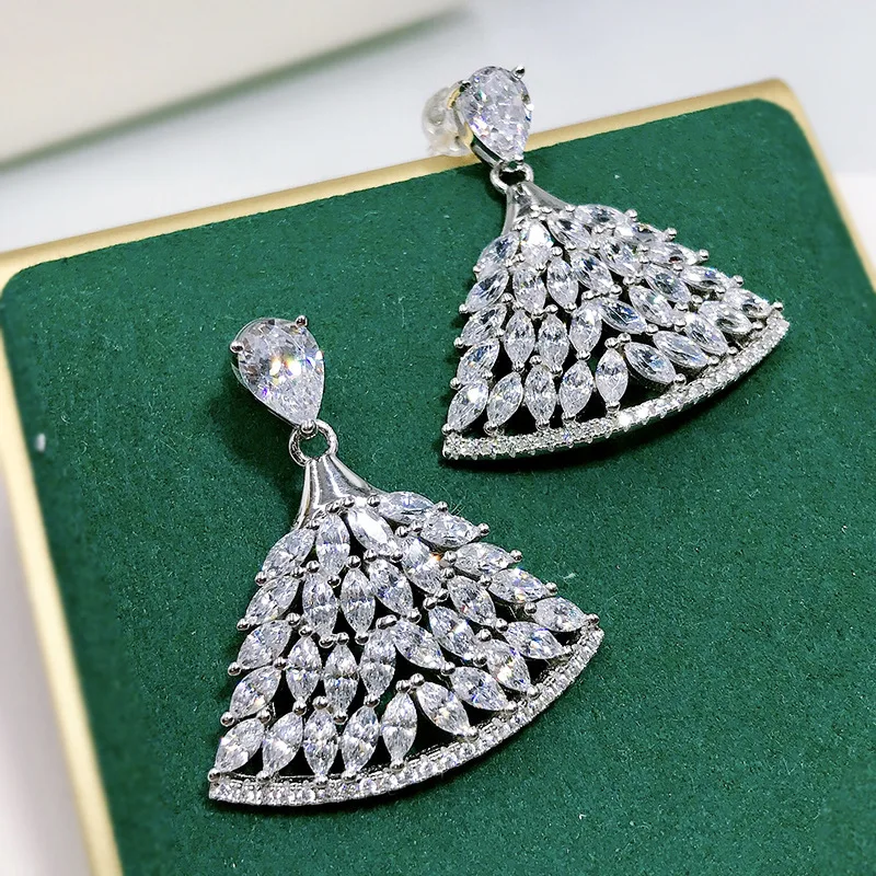 

New 925 sterling silver precision inlaid high carbon white diamond noble retro silver anti allergy eardrop earrings