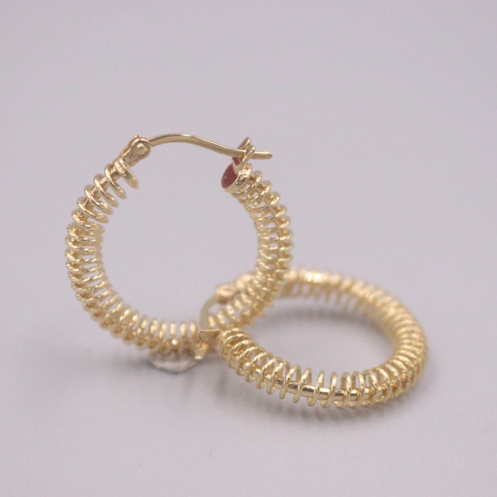 

Серьги-кольца из желтого золота 18 карат женские, 3,5-3,7 г