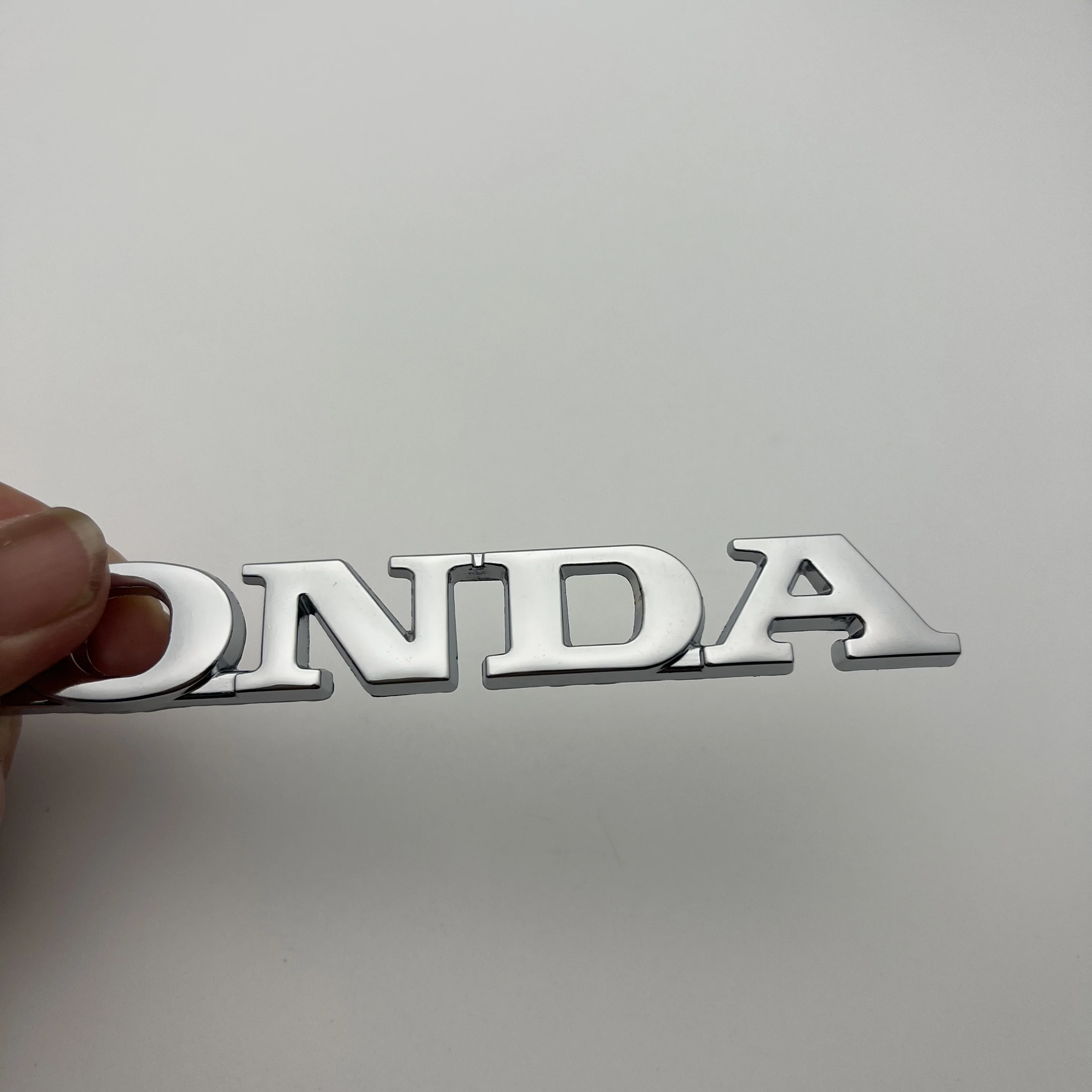 

1X металлический логотип H-ond, оригинальные наклейки с буквами GM, автомобильные аксессуары, английские буквенные ленты для модификации автомобильных аксессуаров для внешнего вида