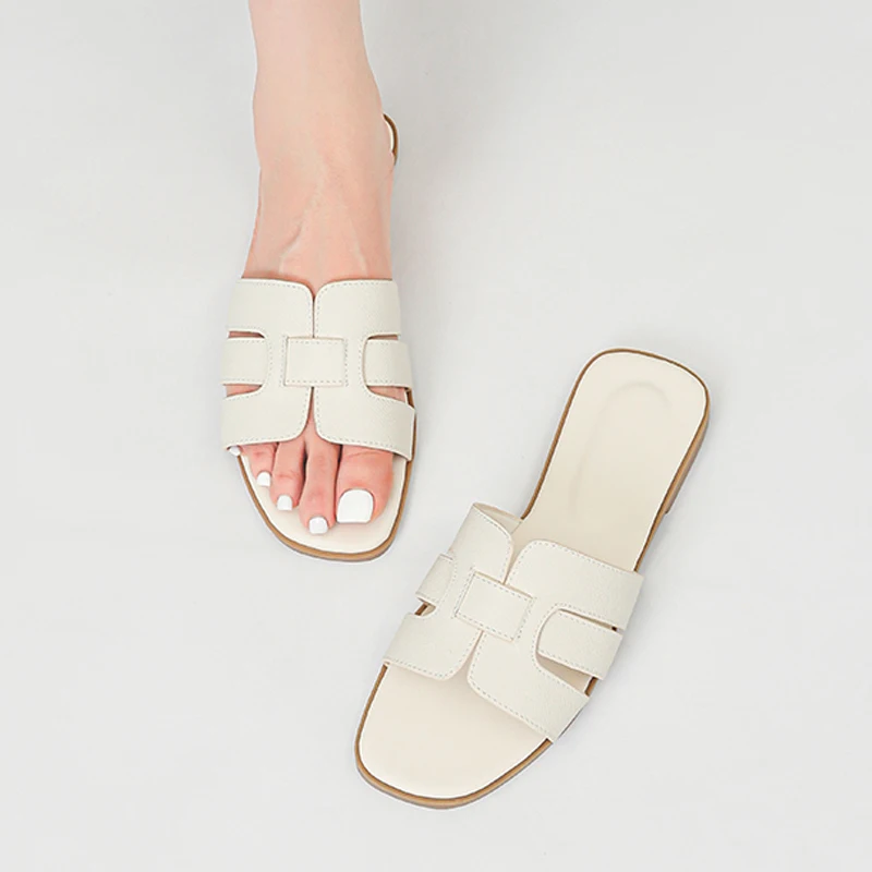 Женские тапочки на плоской подошве модная удобная и нескользящая обувь с