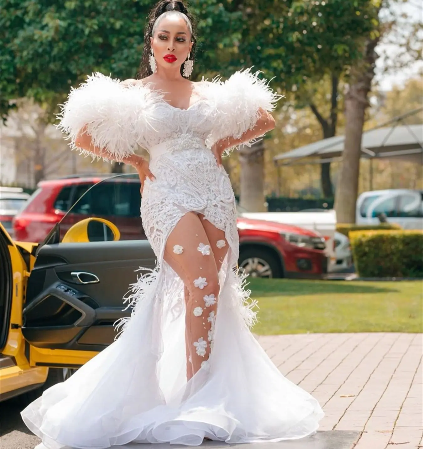 

Luxury African Party Dresses for Women 2022 Feather Appliqued White Mermaid Evening Gowns V Neck Vestidos De Fiesta