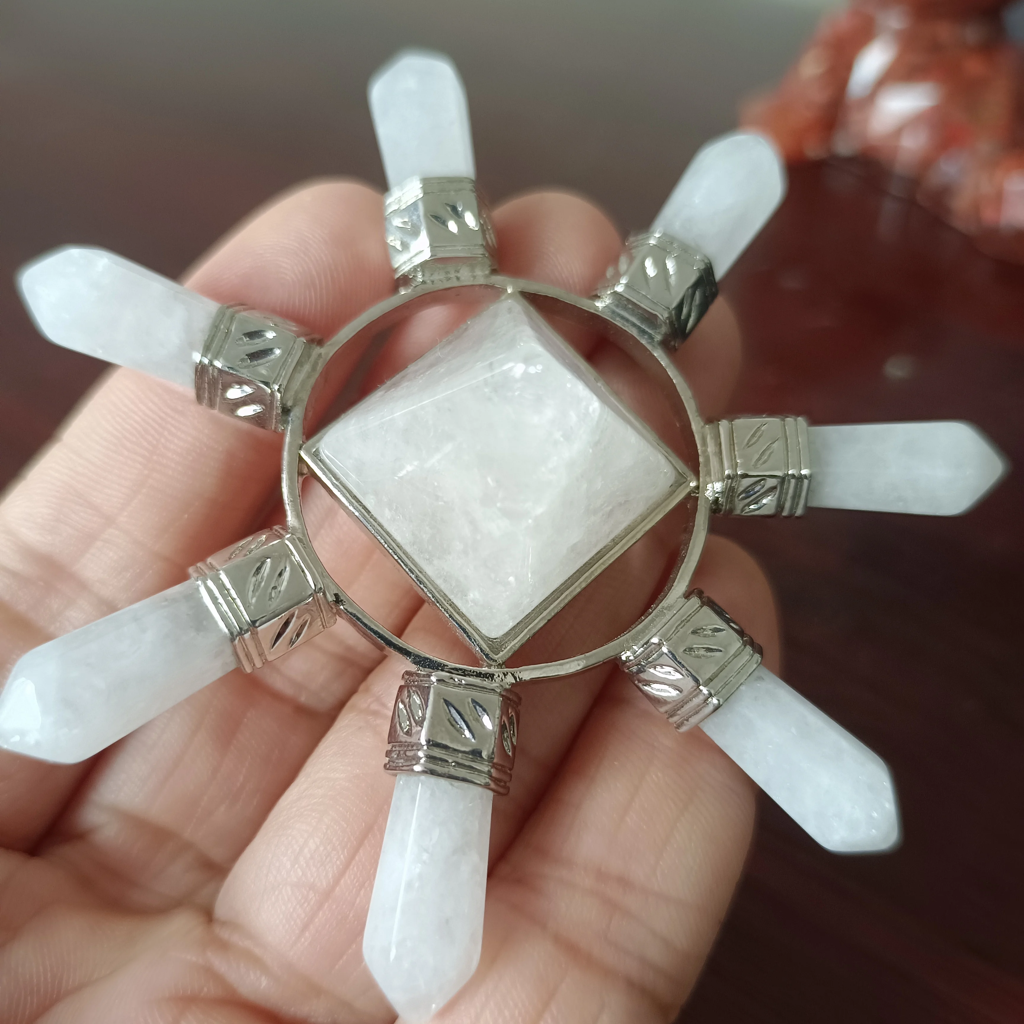 

NATURAL WHITE CRYSTAL TOWER PYRAMID CRYSTAL ENERGY AMPLIFIER