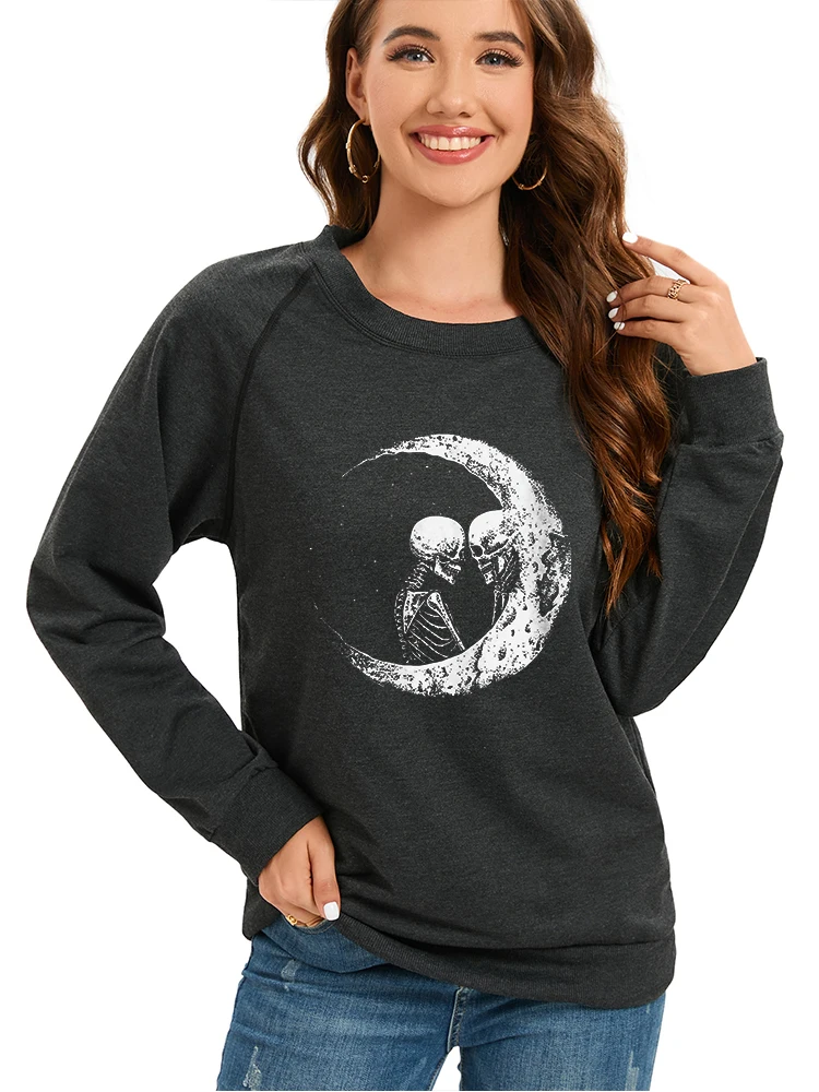 Женский топ с длинным рукавом круглым вырезом и принтом черепа