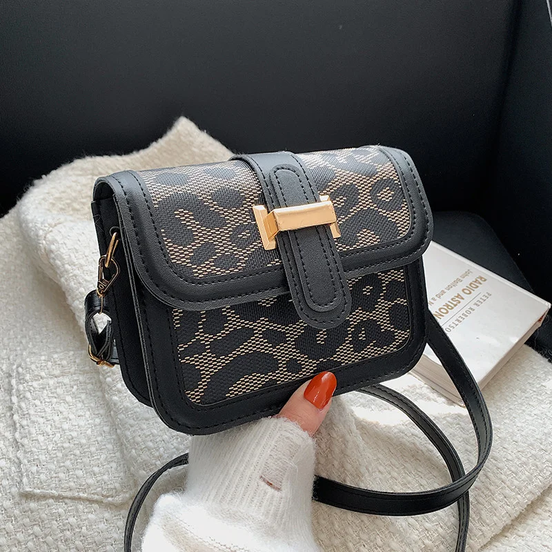 

Autumn and winter small bag female 2021 new fashion simple single shoulder messenger bag net red printed small square bag