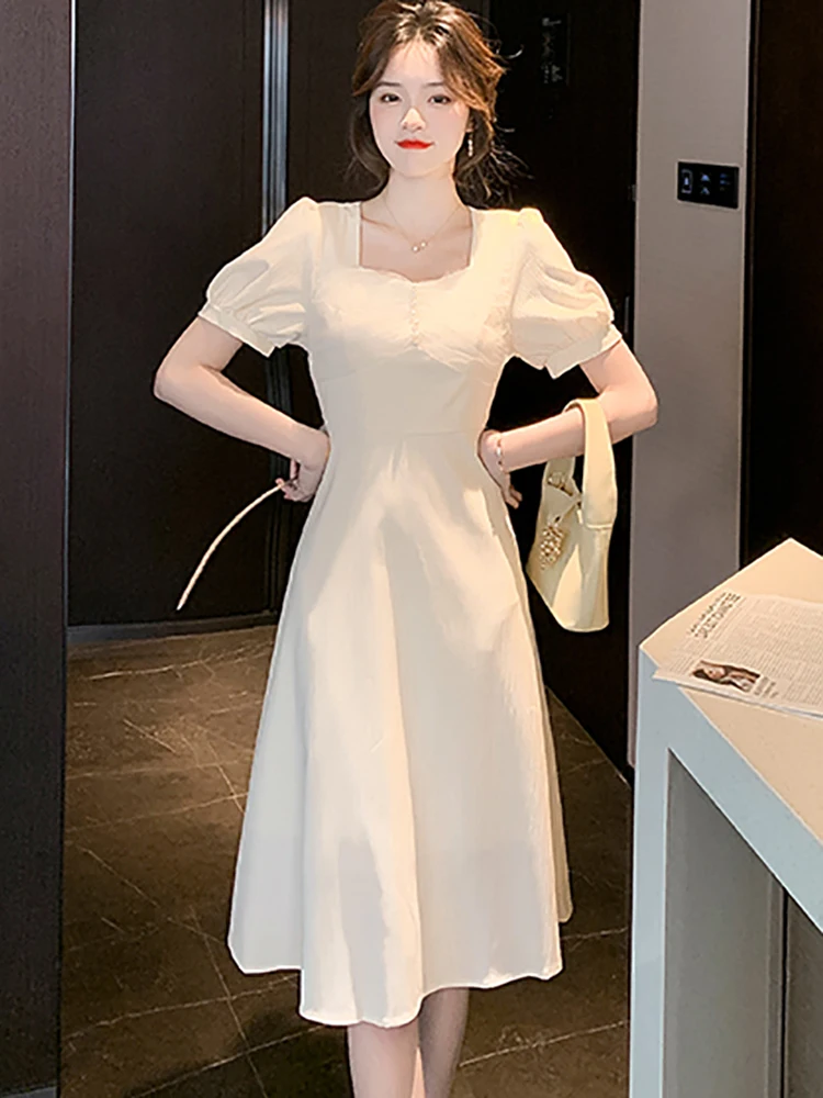 Женское офисное платье средней длины черное элегантное белое с квадратным