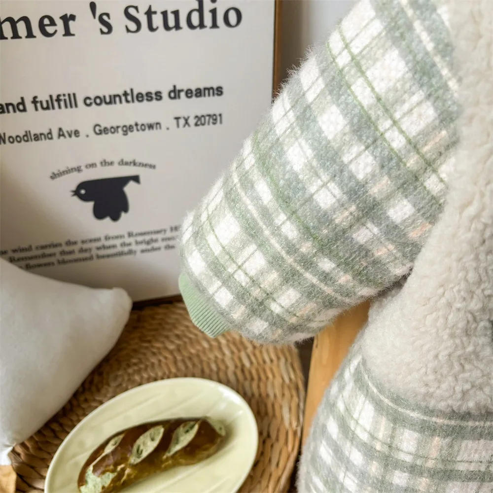 Новинка зимы 2024 детские утепленные плюшевые теплые наряды лоскутные клетчатые