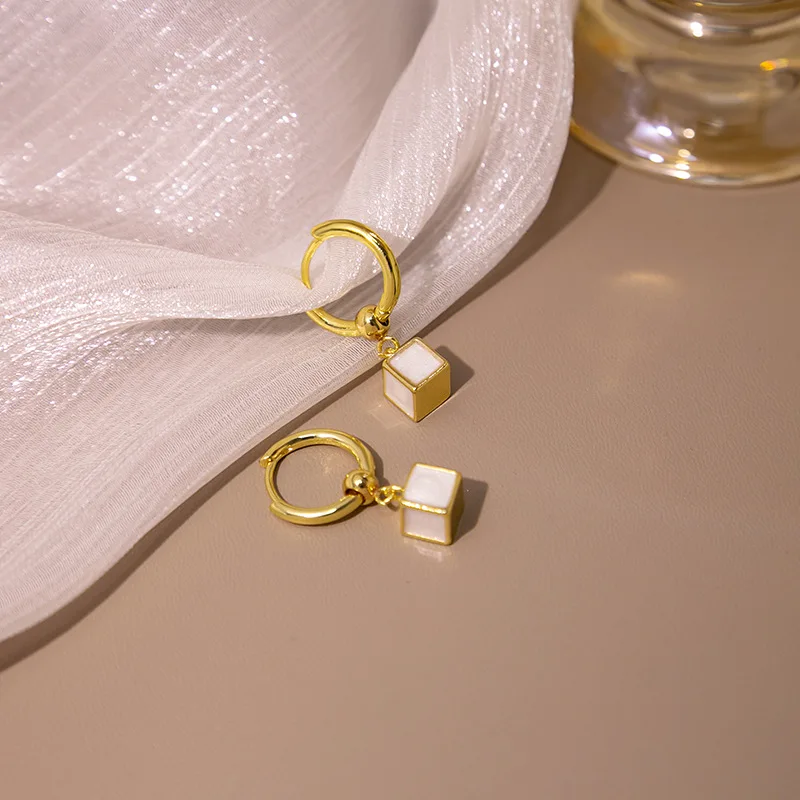 

Простые квадратные бриллиантовые изящные украшения для женщин, 1 пара