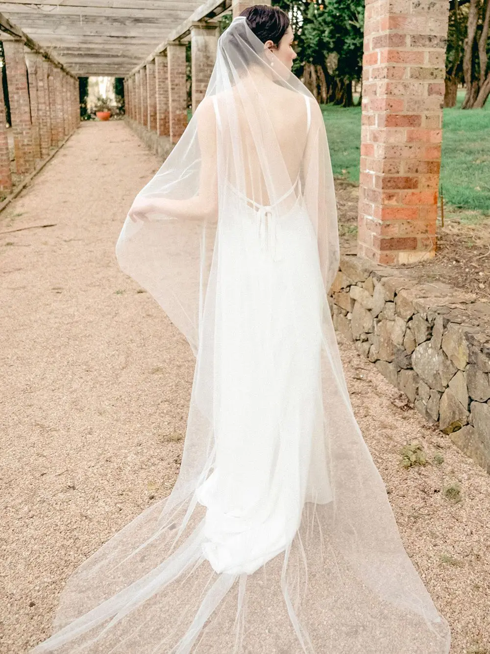 Фата свадебная TOPQUEEN V30 мягкая одноуровневая с обрезанными краями длинная