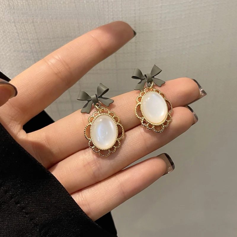 

Retro Palace Style Oval Earrings Sweet Fairy Bow Earrings Ins Wind Earrings Earrings for Women