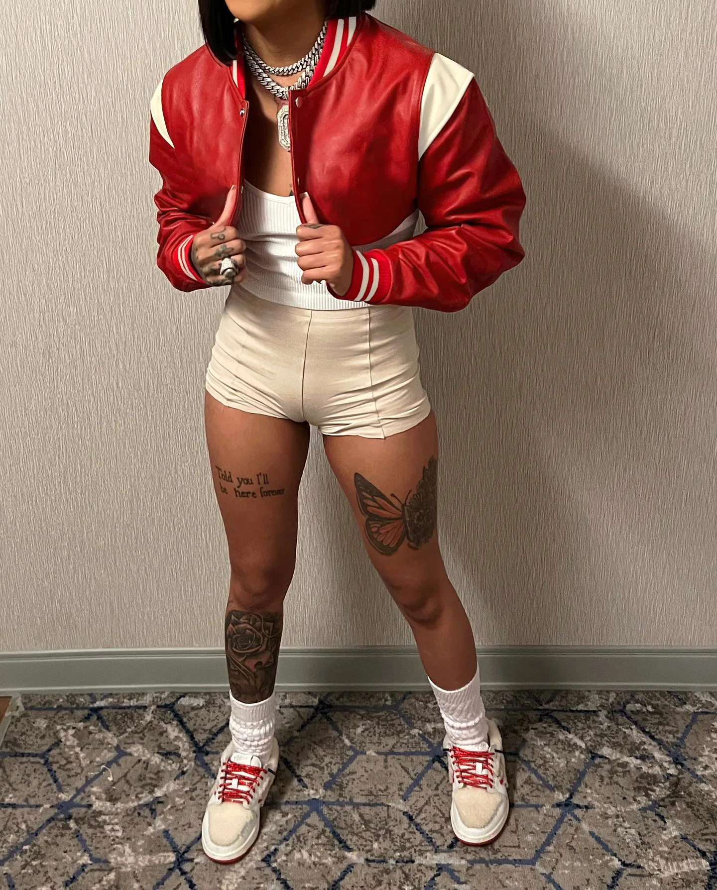 

Укороченная бейсбольная куртка в стиле пэчворк из искусственной кожи на пуговицах, Осень-зима 2022, женская уличная одежда, праздвечерние чна...