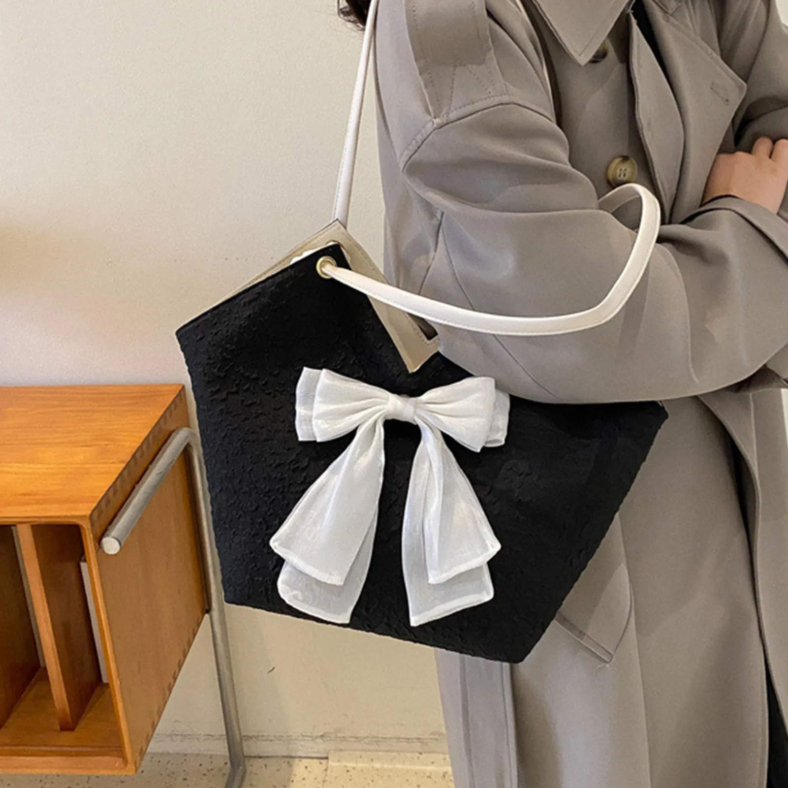 Сумка-тоут M-образной формы с отверстием большой емкости Элегантная стильная