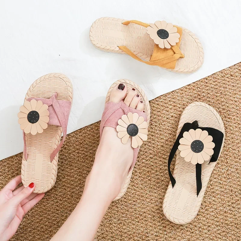 

2023New women wear the new summer joker han edition half flat non-slip flower clip toe web celebrity is cool procrastinate