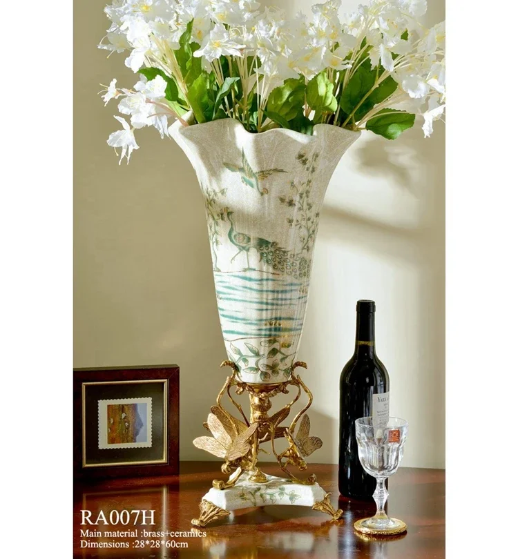 Европейская антикварная роскошная керамика с большой латунной вазой красивое
