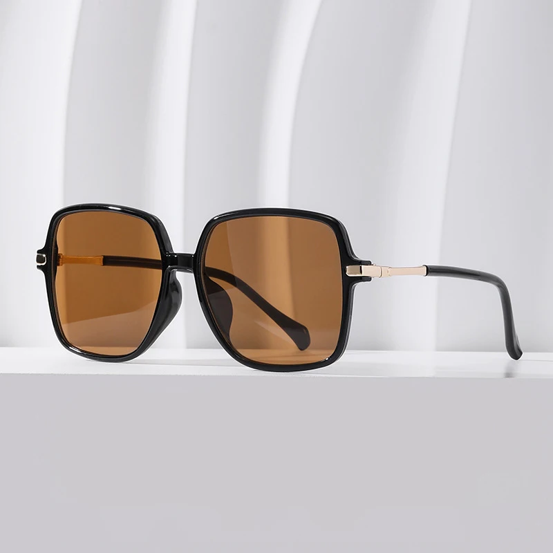 Luxury Square Sunglasses Women UV400 Protective Sun Glasses Female Travel Driving Shades for Men Black Frame Gafas De Sol Mujer