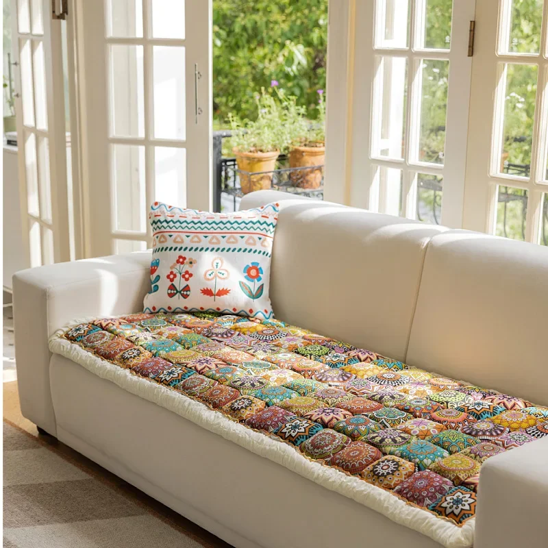 

Боге́мская подушка из хлопка для дивана