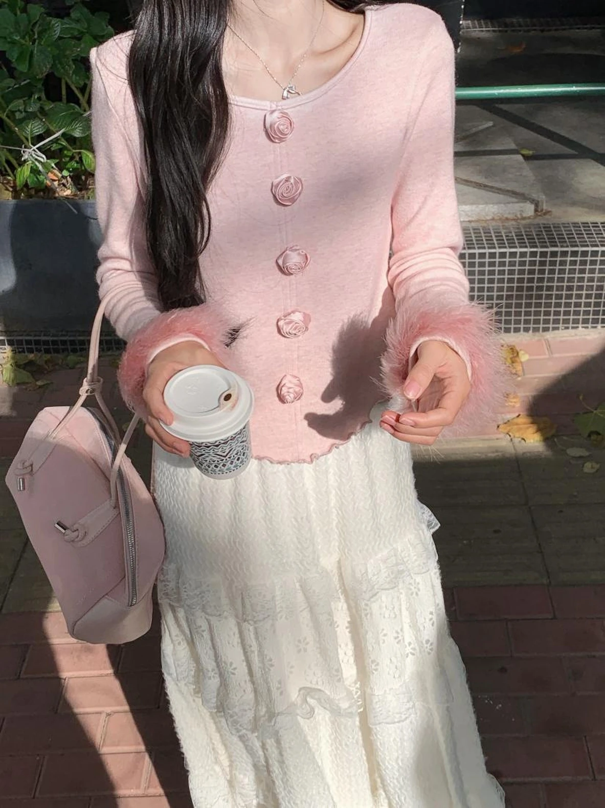 Утепленная юбка в стиле пэчворк с объемным цветком и розовым вязаным кружевом