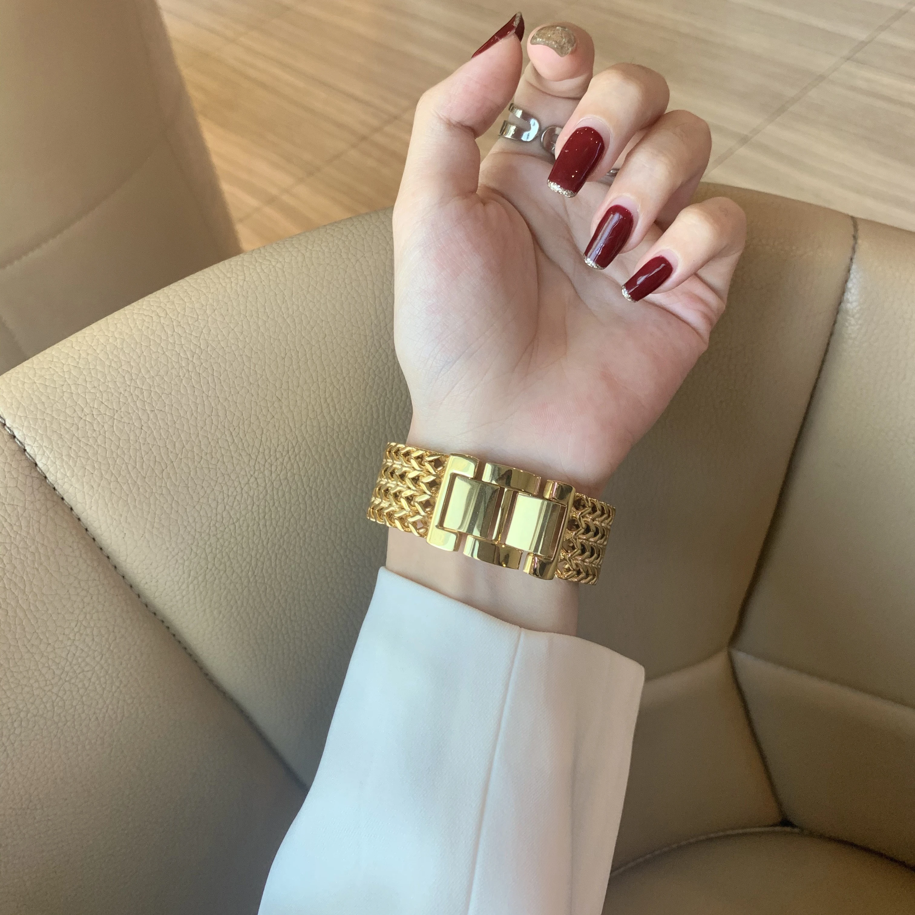 Metal Link Bracelet for Apple Watch Band 40mm 44mm 38mm 42mm 41mm 45mm Stainless Steel Strap Fit iWatch Series 8 7 6 SE 5 4 3