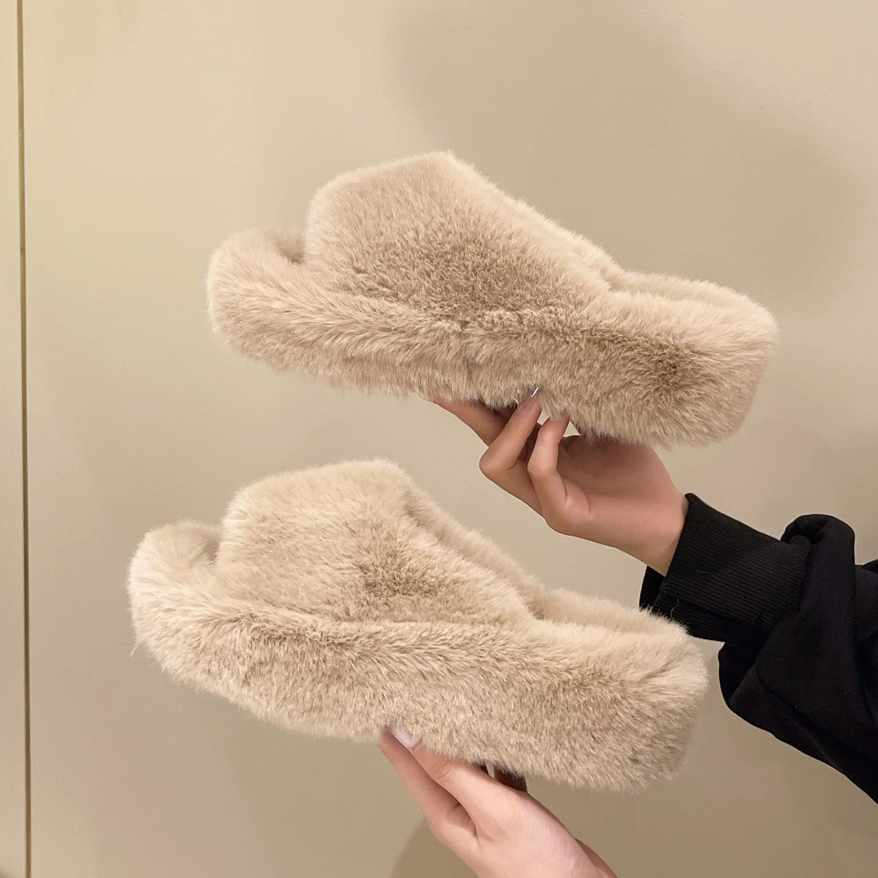 

Med House Slippers Platform Big Size Shoes Slides Slipers Women Fur Flip Flops Flock Flat 2022 Plush Basic Rome Rubber with fur