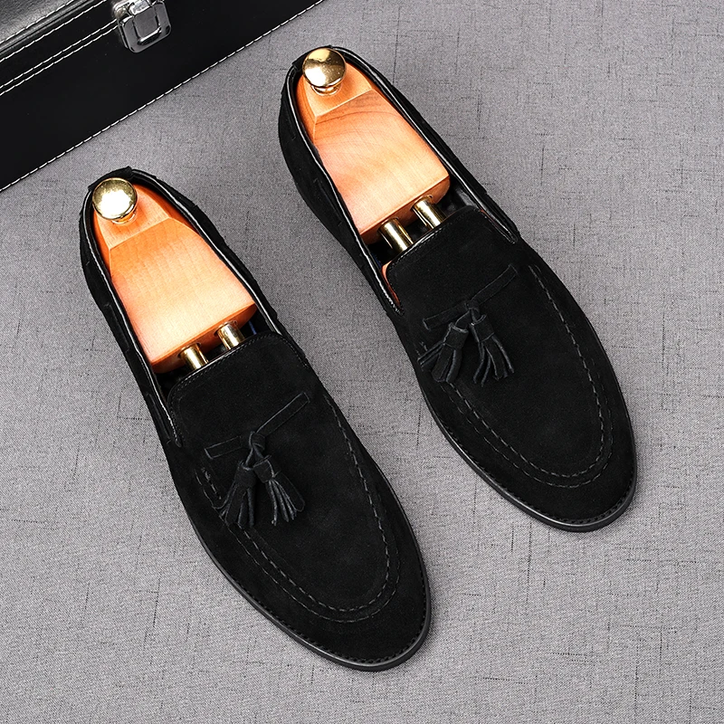 Модная замшевая мужская обувь с кисточками для отдыха мягкие мокасины в