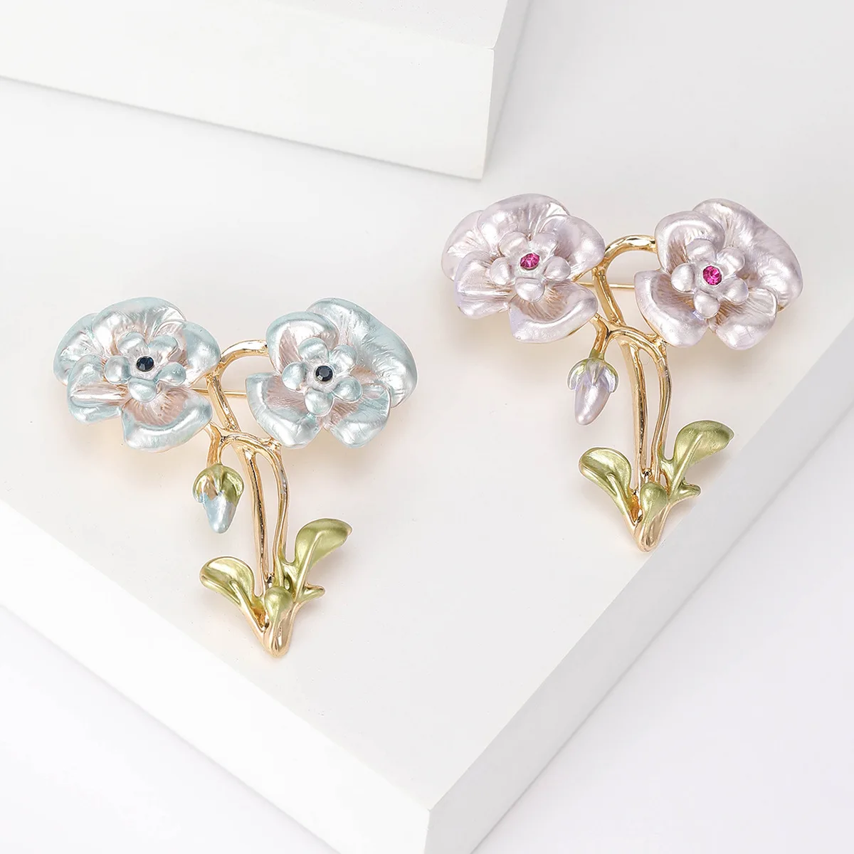 

Элегантные Броши в виде камелии для женщин, эмалированный цветочный лацкан, стандартная корейская мода, аксессуары для одежды и рюкзака