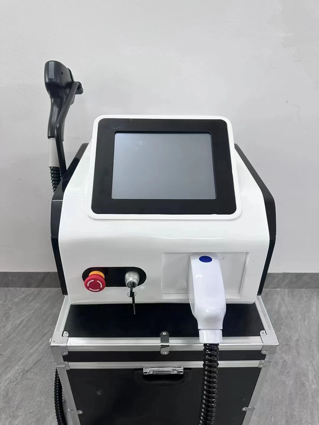 

New technology triple wavelength 755/808/1064nm portable diode laser + pico laser hair removal machine