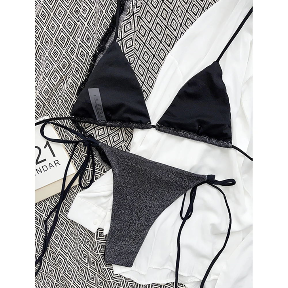 Женский комплект бикини с микро-стрингами и лямкой на шее |