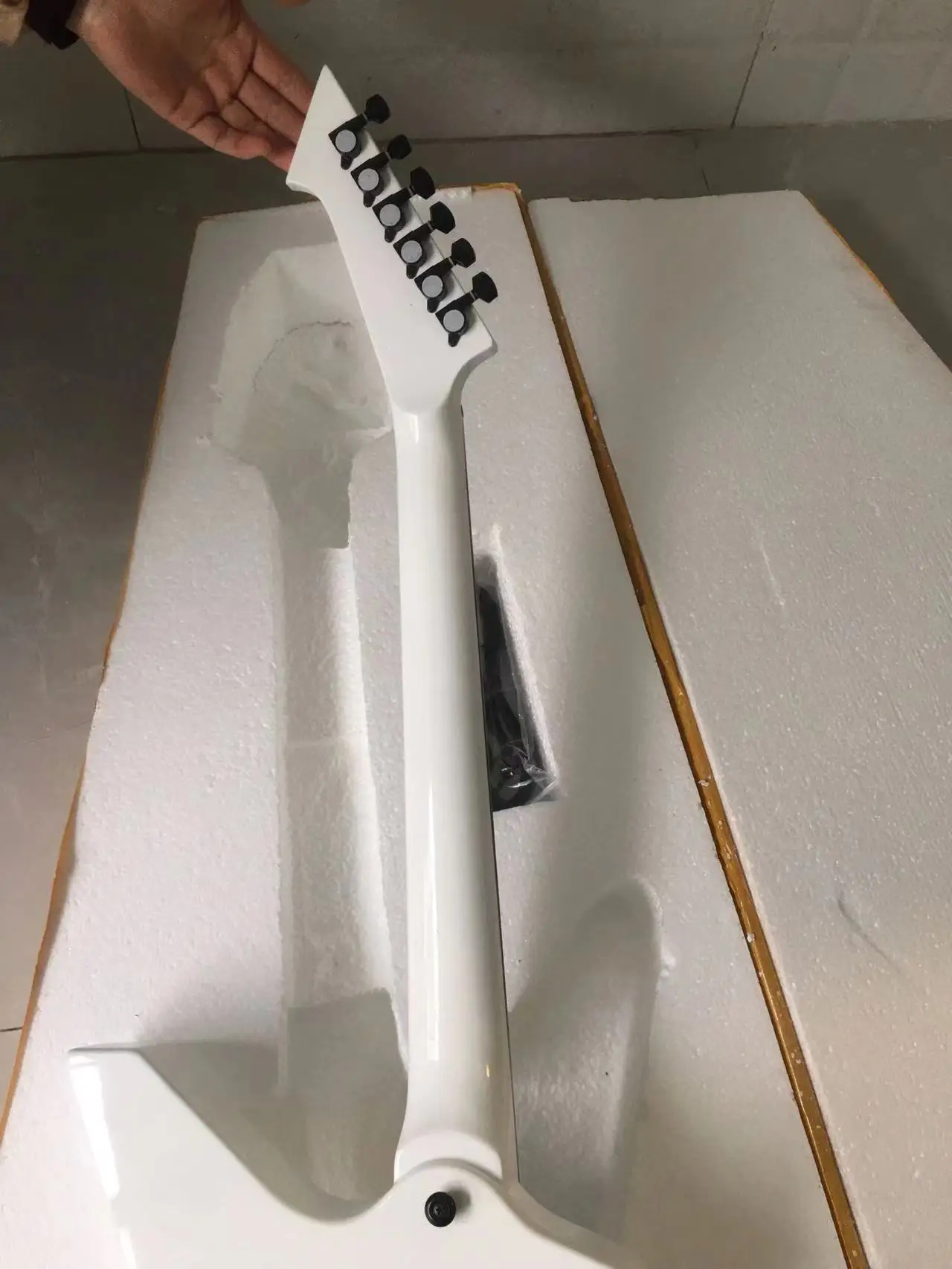 ESP Snakebyte Electric Guitar Mahogany Body White Color Rosewood Fretboard 22 Frets Guitarra GDSGBSFDNHB