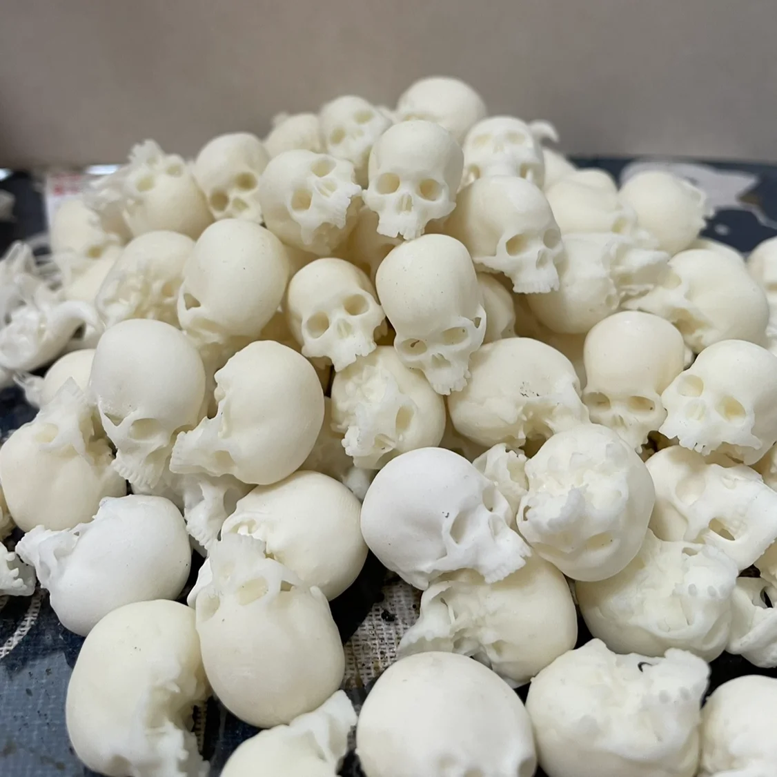 

Unpaint, масштаб 1/12, искусственная кожа, игрушки, орнамент, подходит для 6-дюймовой экшн-фигурки Mezco Shf, сцена аксессуаров