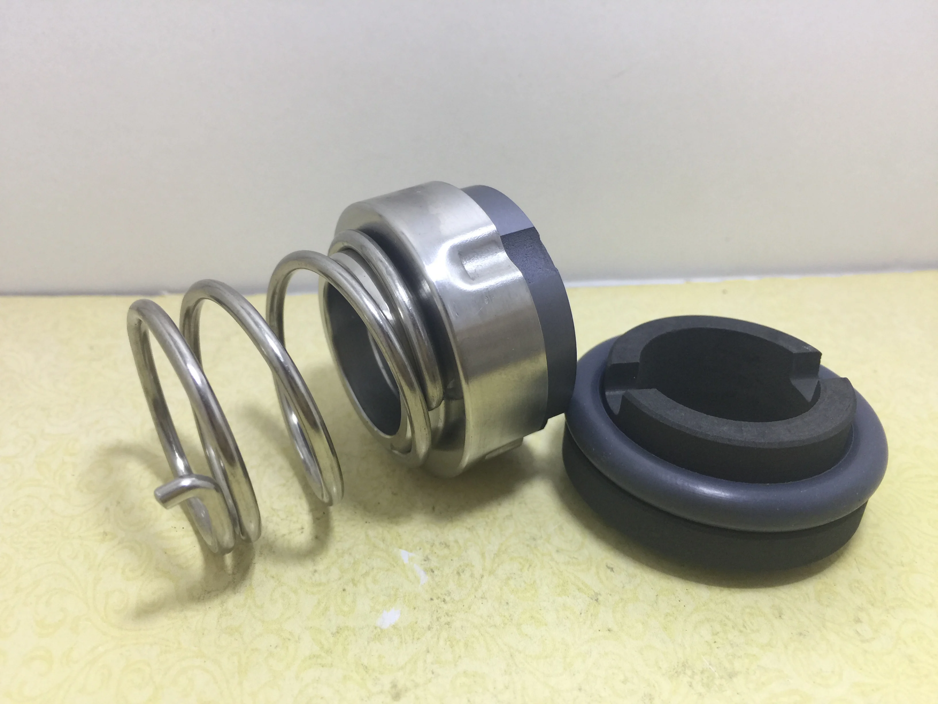 

103B-22 Механические уплотнения TLANMP для пищевых промышленных насосов - с пружиной типа A / типа B (материал: SiC/CA/VIT), размер вала 22 мм