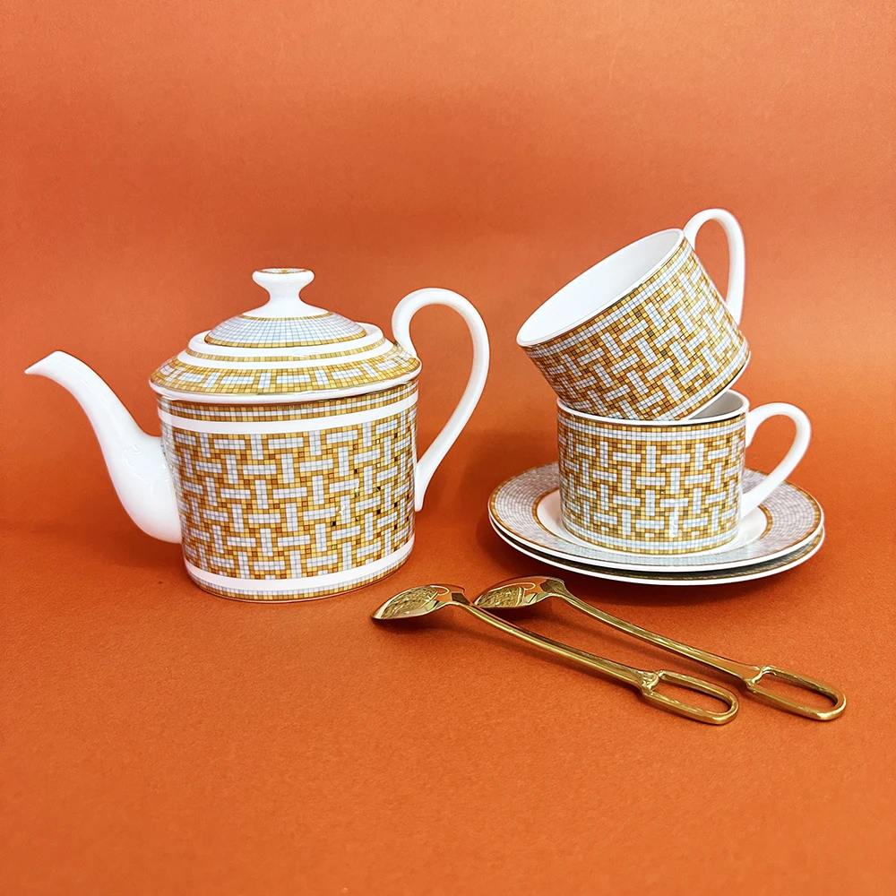 

Роскошный Европейский Золотой набор для воды, большой объем, чайник, кофейная чашка, поднос, керамический набор для послеобеденного чая, украшение для бара