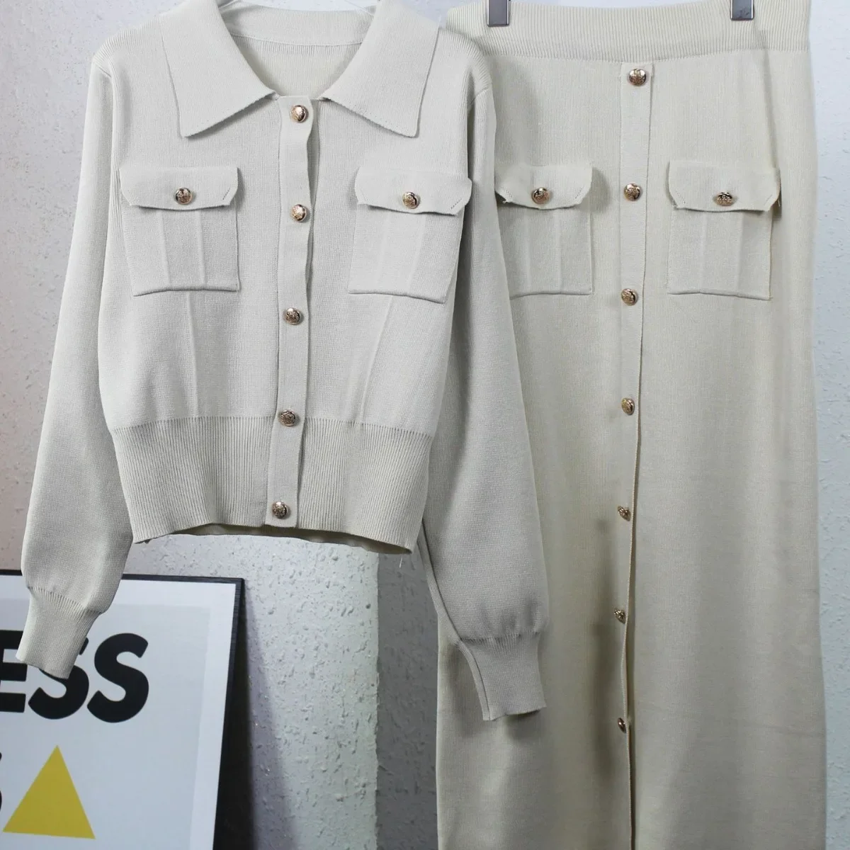 Женский однобортный комплект из двух предметов элегантный однотонный топа с