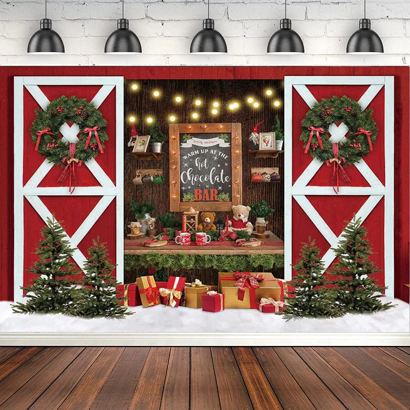 

Рождественская фотография фон Красный сарай дверь сосна дерево игрушка подарок теплый зимний горячий шоколад бар Рождественский фон искус...