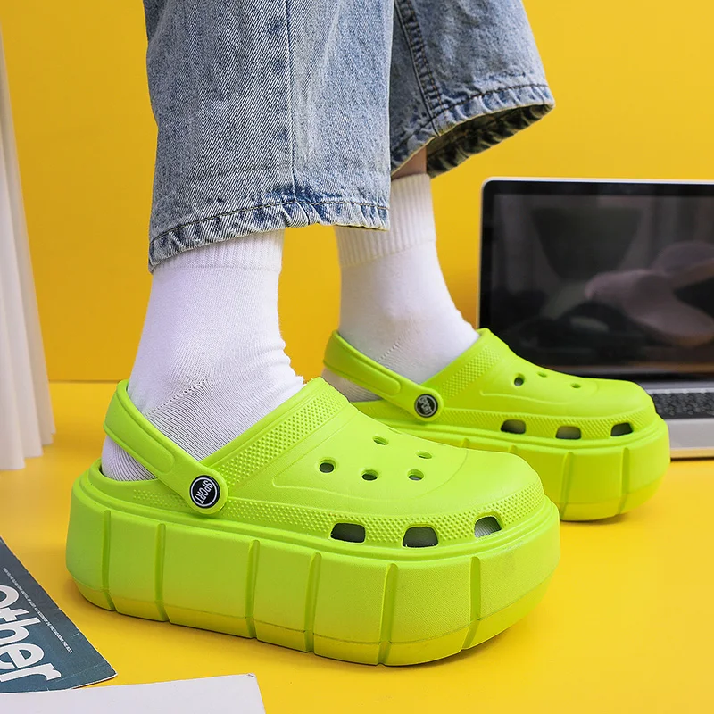 

2022 Summer Classic Green Women's Clogs Big Size 41 Light Platform Sandals Women Height Increasing Garden Shoes Women Slippers