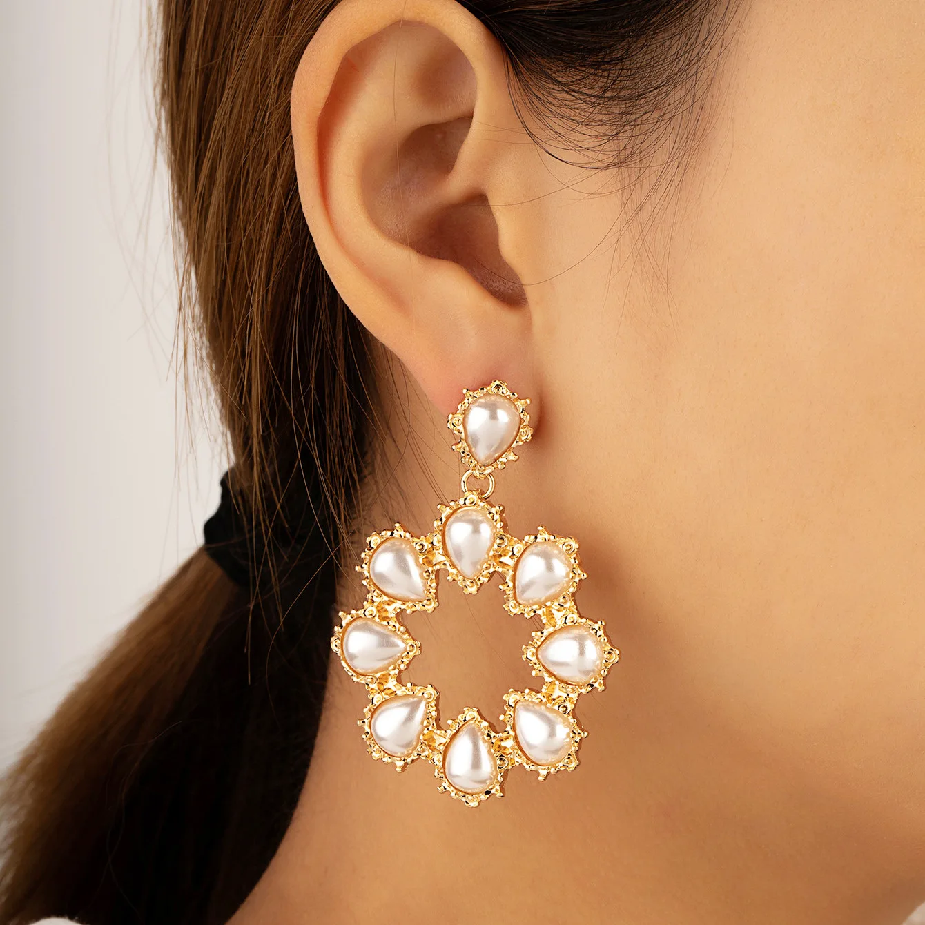 

Fashion Inlaid Drop-Shaped Imitation Pearl Drop Earring for Women Geometric Round Metal Exaggerated Party Jewelry