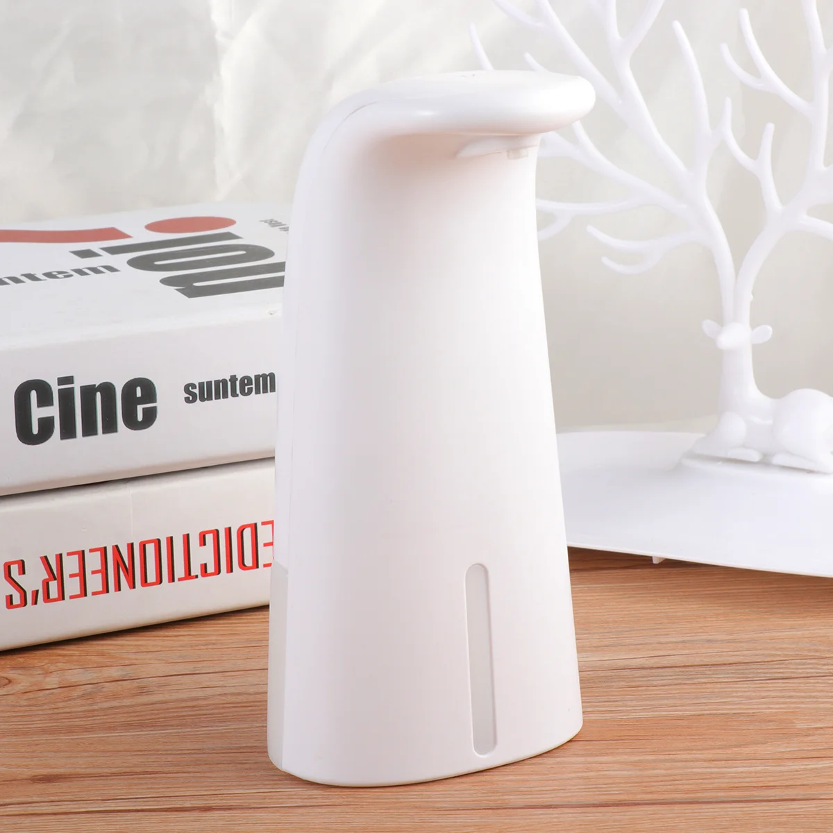 

Диспенсер для мыла с бесконтактным датчиком движения