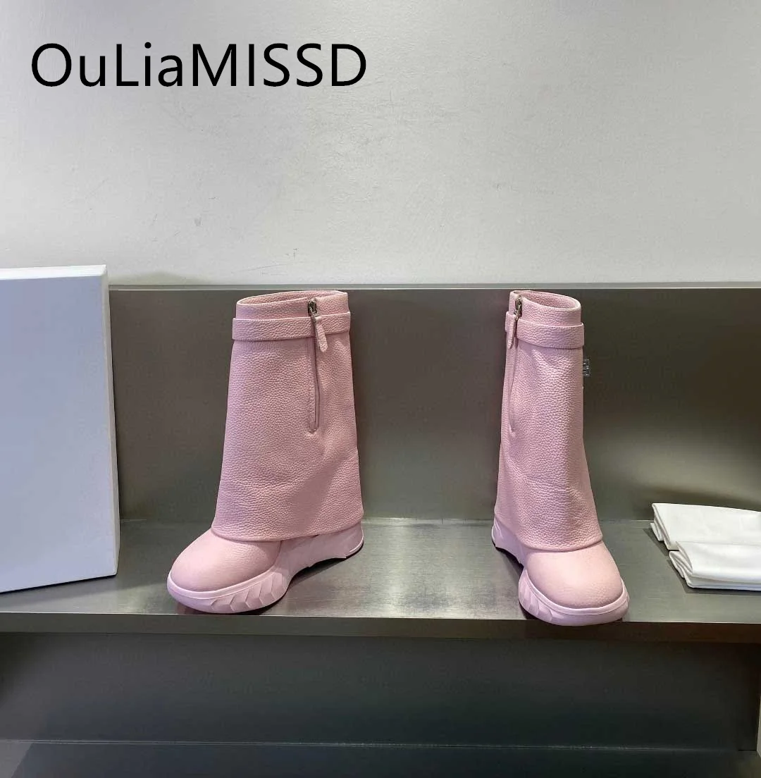 

Women Shoes 2023 Trendy Martin boots Thick Sole Sloping Heel But knee High Boots Metal Lock Head Decorative Fashion Boots Party