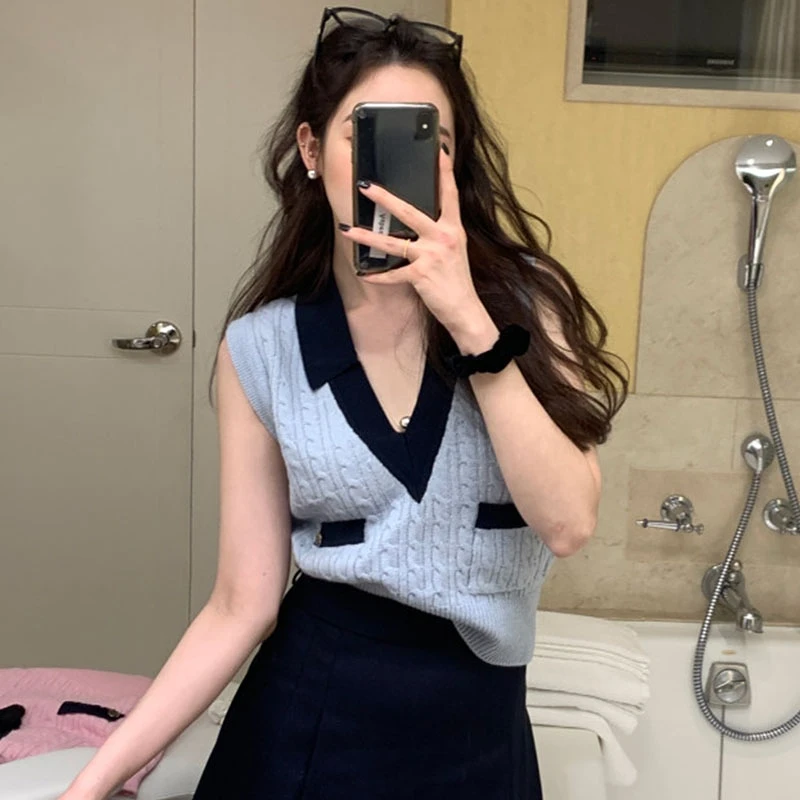 Женский трикотажный топ с V-образным вырезом без рукавов