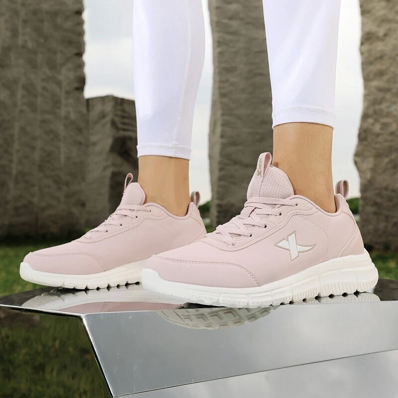 Женские кроссовки для бега Xtep осенняя амортизирующая обувь легкие кожаные