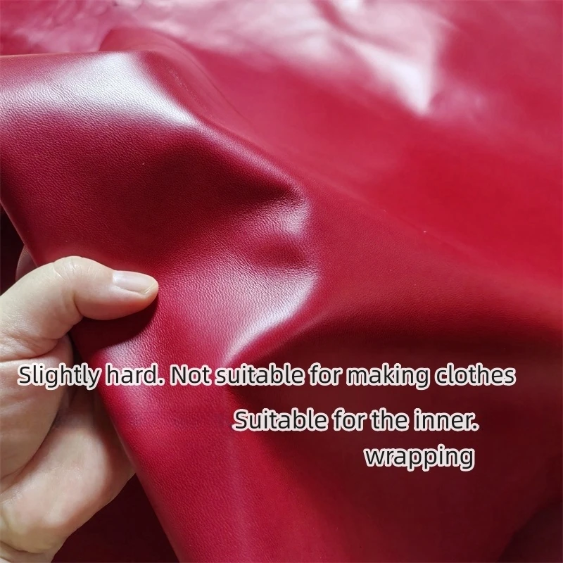 Красная овчина толщиной 0 8 мм. Кожа первого слоя. Натуральная кожаная ткань.