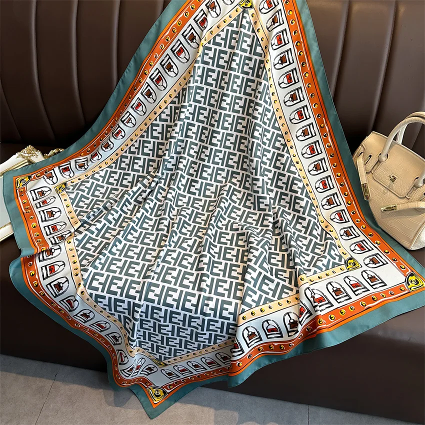 Шелковый квадратный шарф