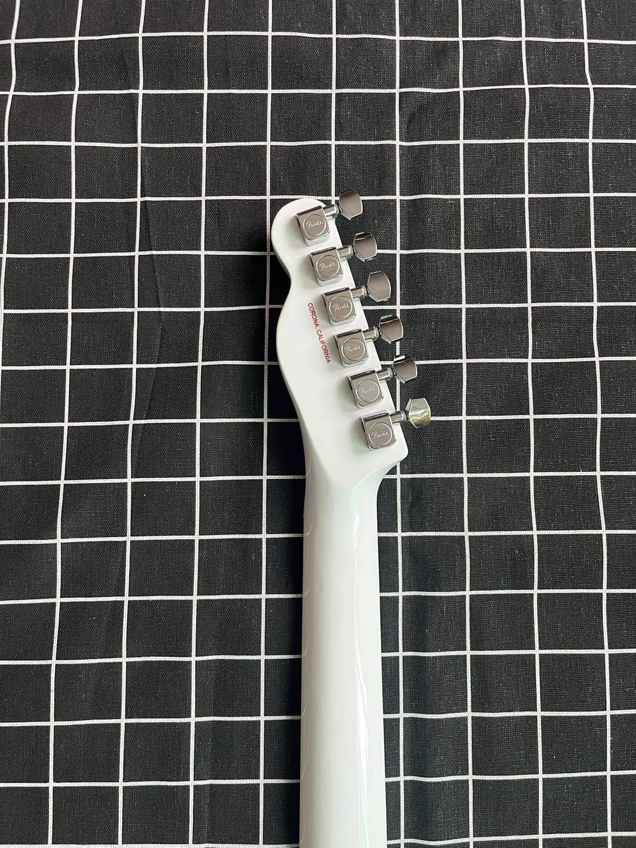 Tele Electric Guitar，mahogany Body， Rosewood Fingerboard Chrome Hardware High Quality Guitarar GHFGDHDE