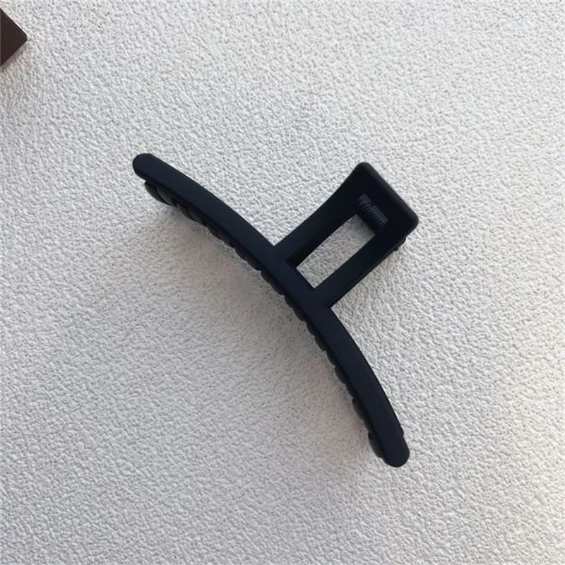 New Ladies Large Hair Clip 13CM Bright matte finish Cross Temperament Pan Grabber Simple Cute Girl Shark Headwear